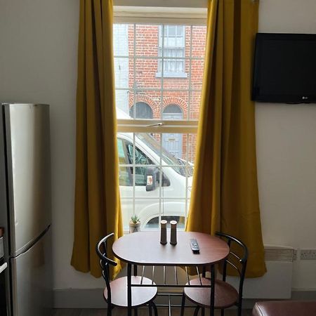 Ground Floor Two Bed Cairo Street Apartment Warrington  Ngoại thất bức ảnh