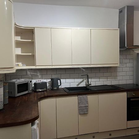 Ground Floor Two Bed Cairo Street Apartment Warrington  Ngoại thất bức ảnh